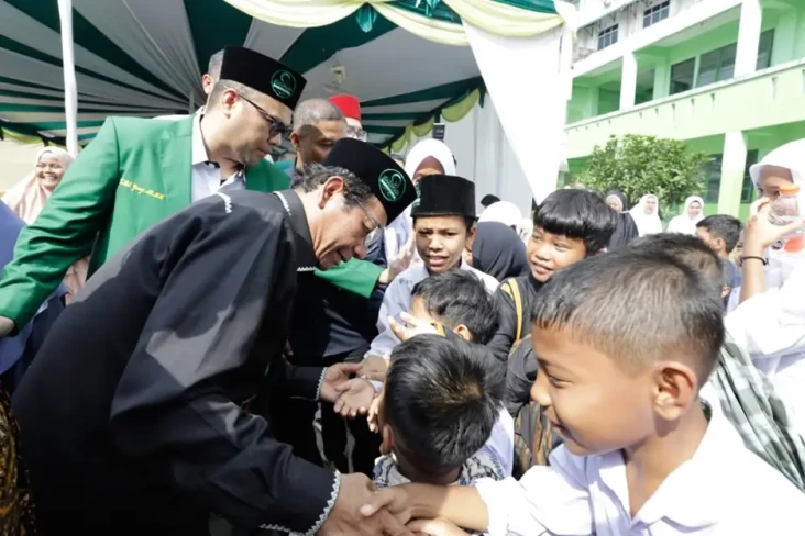 Kunjungi Panti Asuhan...
