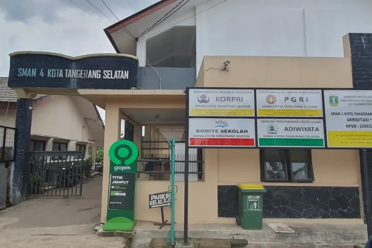 Viral Siswi SMAN 4 Tangsel...