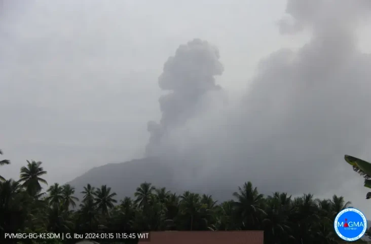 Gunung Ibu di Halmahera...