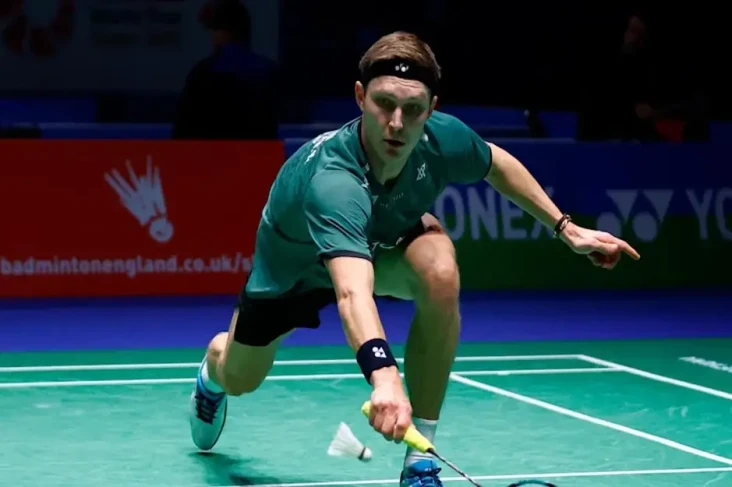 Viktor Axelsen Mundur...