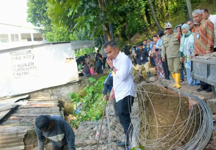 Tertibkan KJA di Waduk...