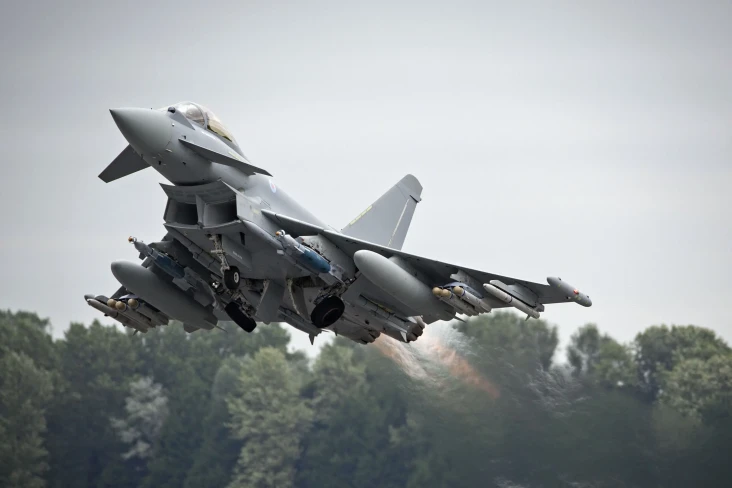 Jet Tempur Inggris Typhoon...