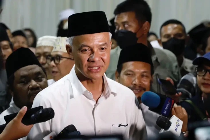 Maruarar Sirait Tinggalkan...