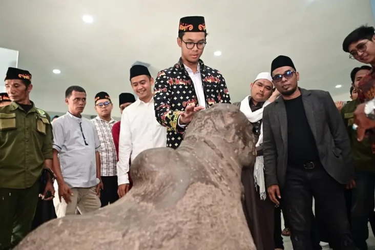 Kunjungi Tempat Bersejarah...