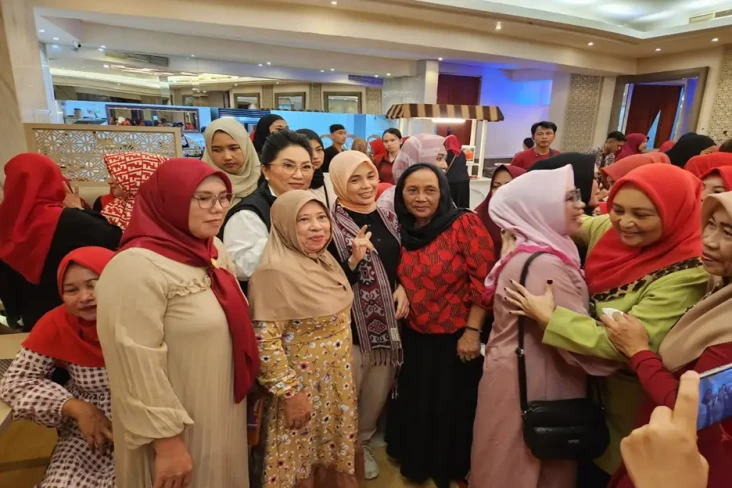 Siti Atikoh Disambut...