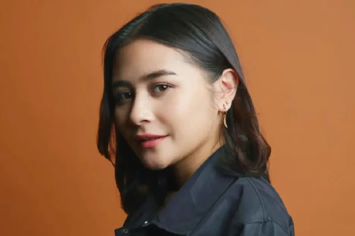 Prilly Latuconsina Dipuji...