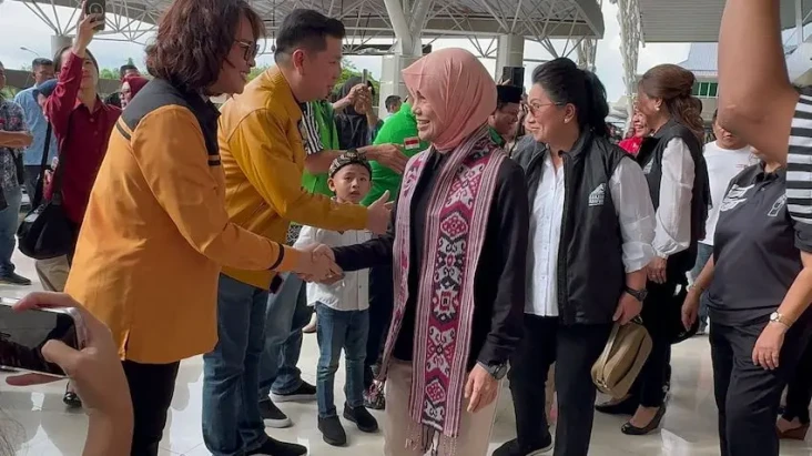 Momen Warga Manado Antusias...