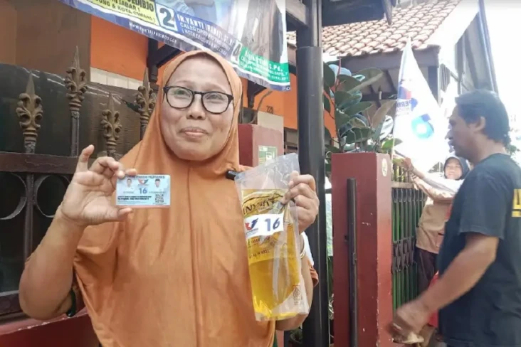 Harga Bahan Pokok Mahal,...