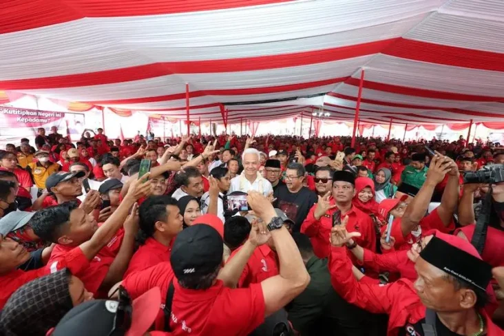 Kunjungi Pekalongan,...