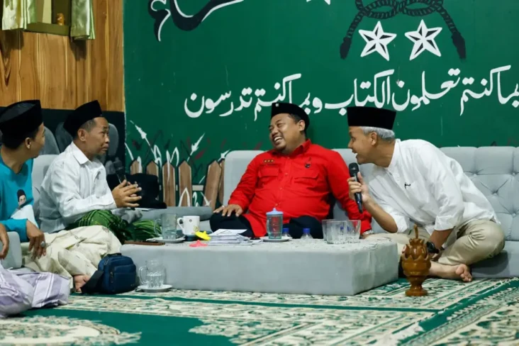 Ganjar Bermalam di Kediaman...