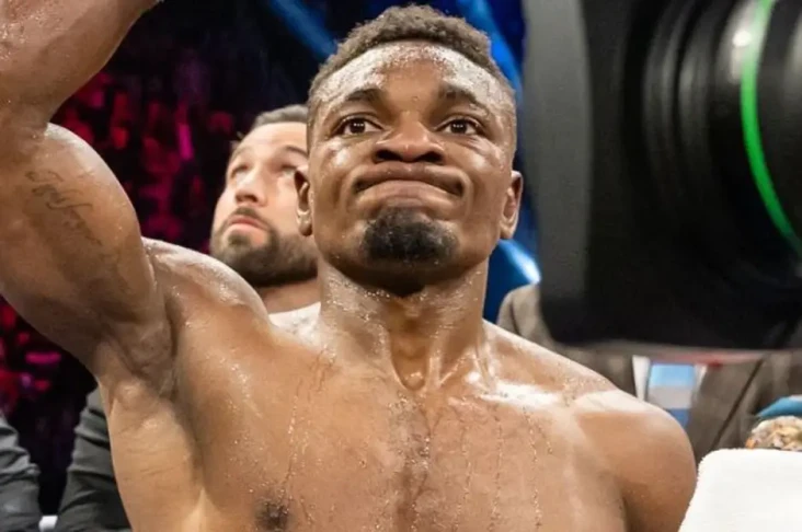 Dilupakan Canelo, Christian...