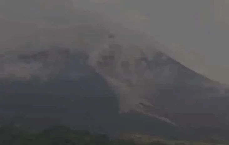 Gunung Merapi Erupsi,...