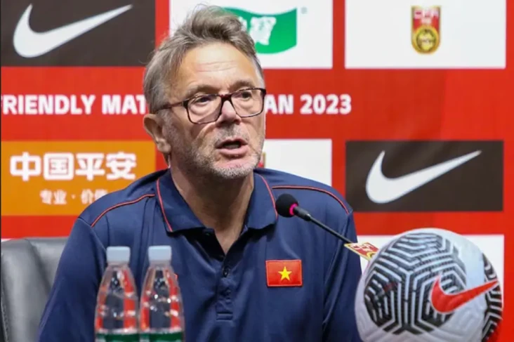 Profil Philippe Troussier,...