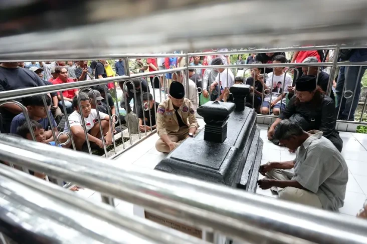 Ganjar Ziarah Makam...