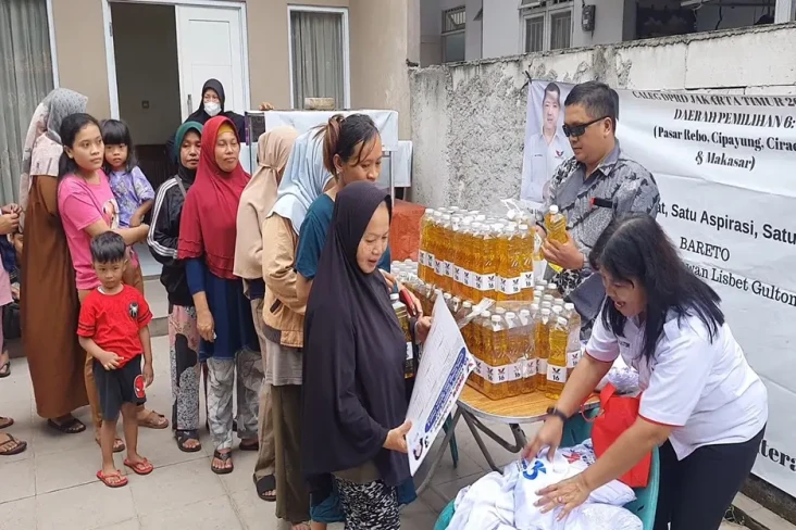 Warga Cipayung Serbu...
