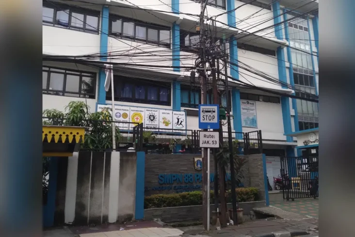 Tabrak 3 Siswa, Guru...