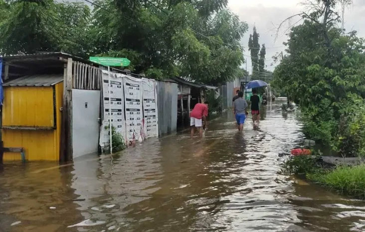 Diguyur Hujan Deras,...