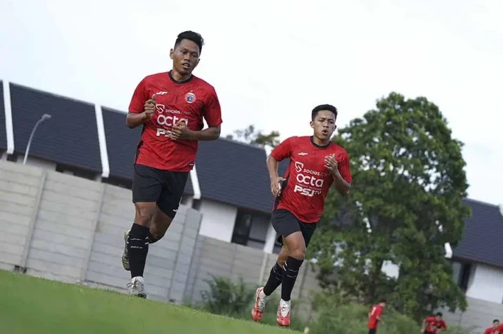 Pelatih Persija Terapkan...