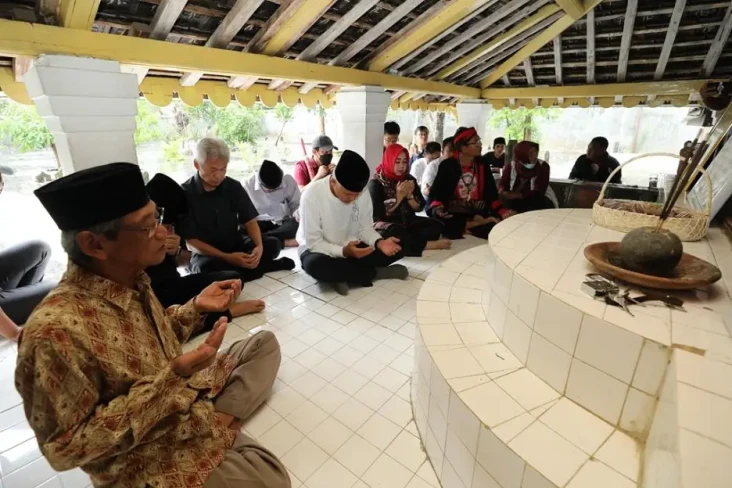 Ziarah ke Makam Pendiri...