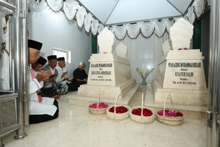 Ganjar Ziarah ke Makam...