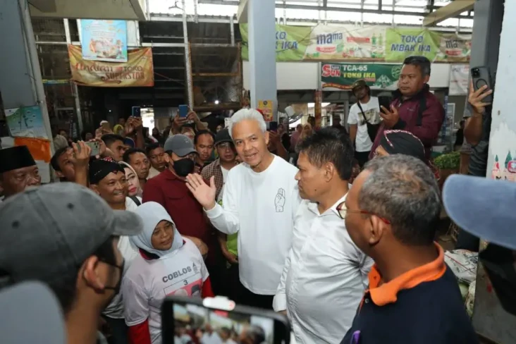 Kunjungi Pasar Induk...