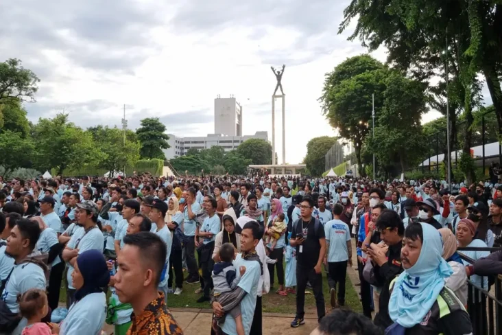 Datangi Lapangan Banteng,...