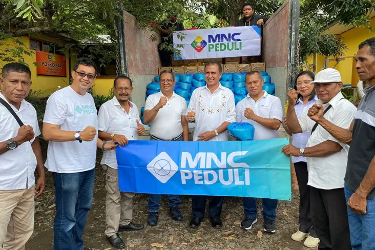 MNC Peduli Serahkan...