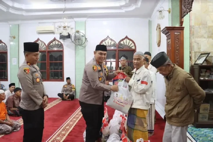 Safari Subuh, Kapolres...
