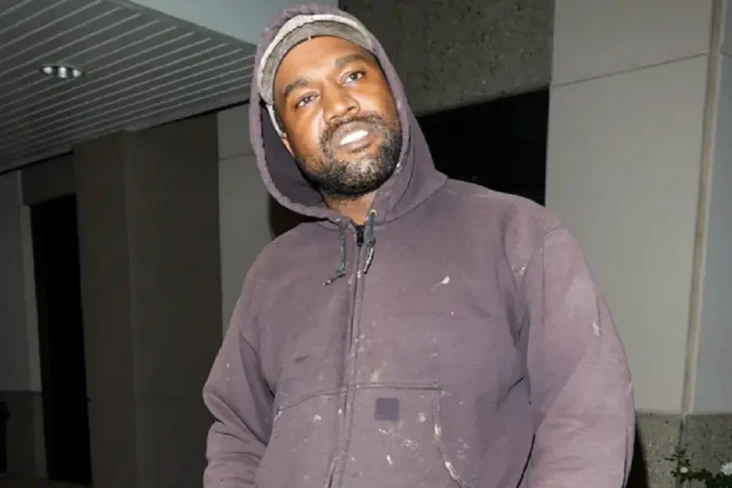 Kanye West Pakai Gigi...