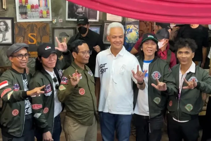 Kunjungi Markas Slank,...