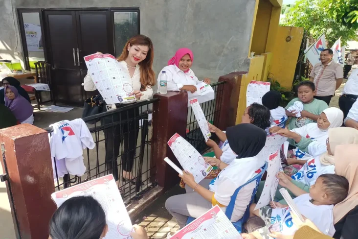 Temui Warga Tapos, Caleg...