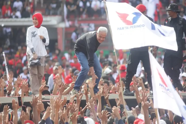 Hadiri Hajatan Rakyat...