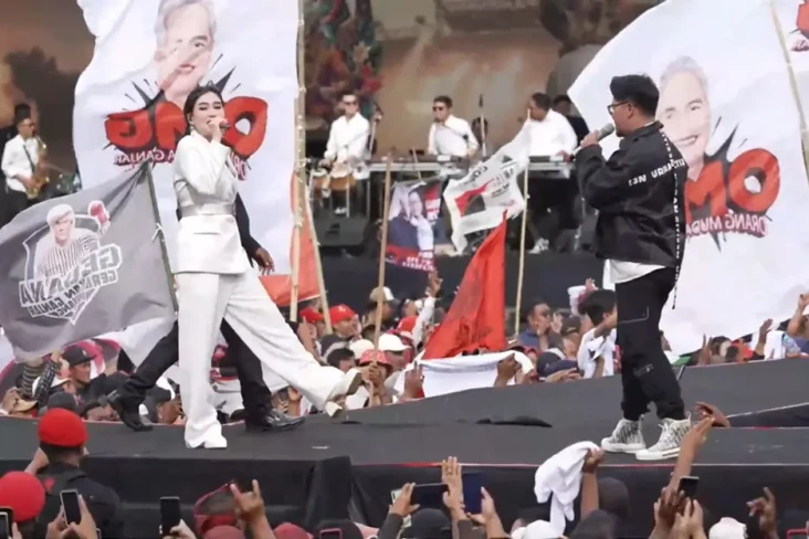 Nella Kharisma Goyang...