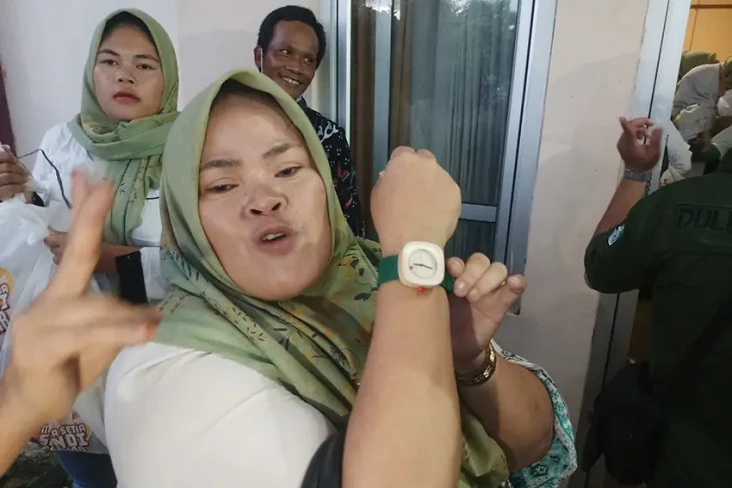 Warga Lebak Dapat Barang...
