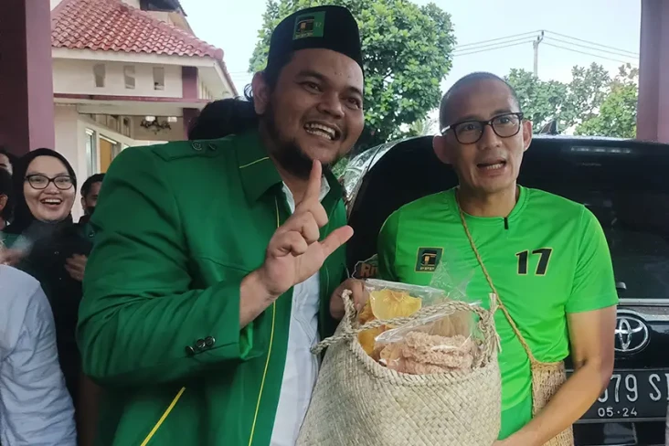Caleg DPRD Lebak Realisasikan...