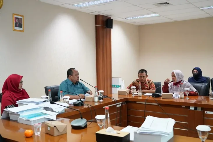 Berkunjung ke DPRD,...
