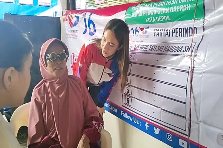 Warga Kampung Pulo Terima...