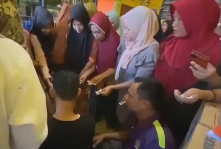 Warga Antusias Ikuti...
