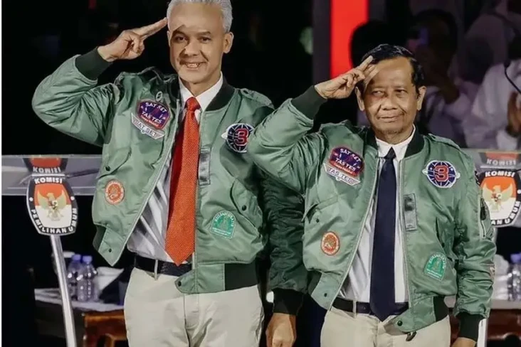 Baju Ganjar-Mahfud di...