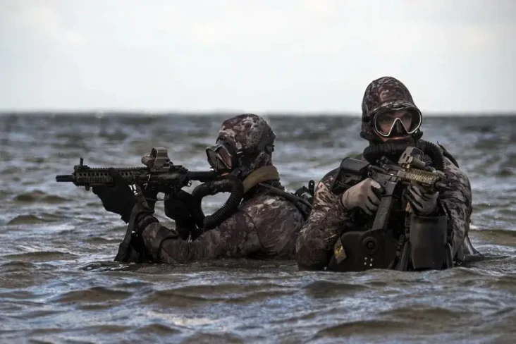 2 Tentara Pasukan Khusus...