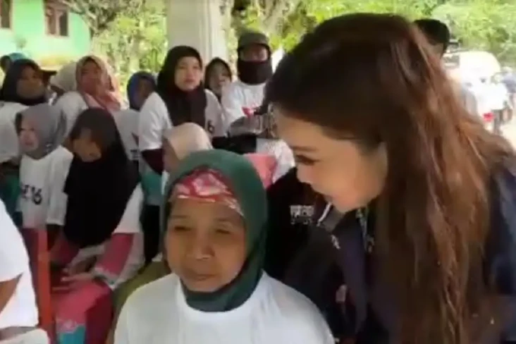 Warga Sukabumi Serbu...