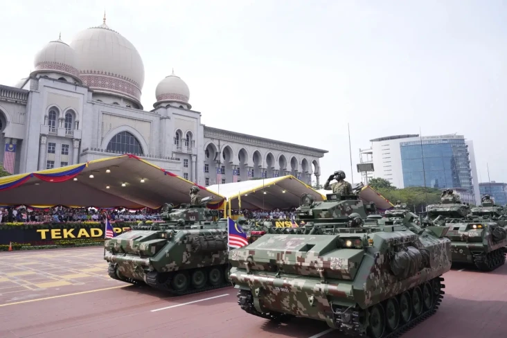 10 Negara Mayoritas...