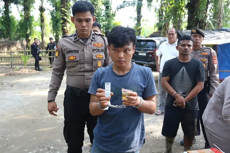 Polisi Gerebek Gubuk...