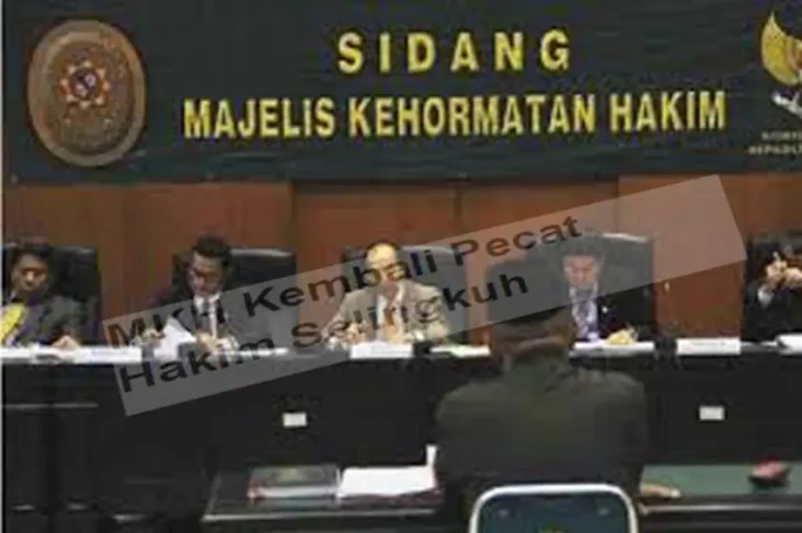 2 Kali Selingkuh, Hakim...