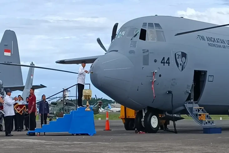 Terima Pesawat C-130J-30...