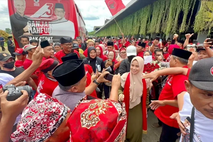Tampil Sederhana, Siti...