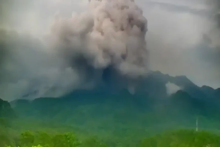 Awas! Gunung Merapi...