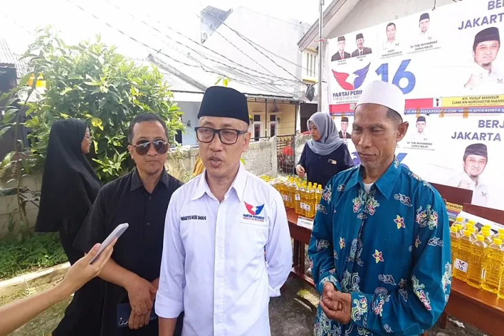 Ditemani UYM, Caleg...