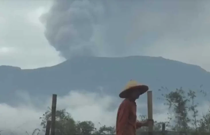Erupsi Gunung Marapi...