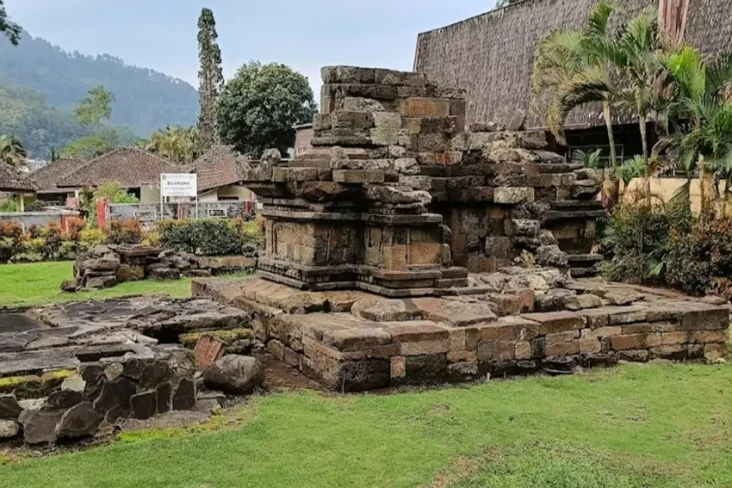 Sejarah Candi Songgoriti,...